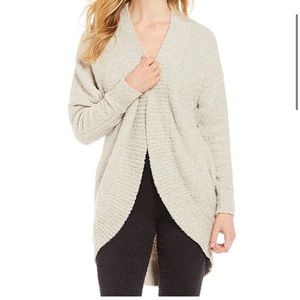 New with tags! Ugg sweater. Brand new, never worn. Size medium.